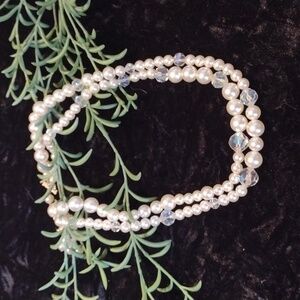 Elegant Faux Pearl and Crystal Necklace